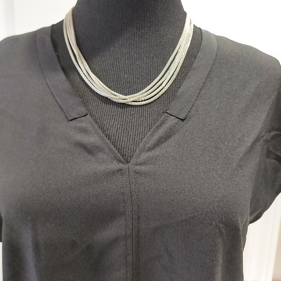 Gently once used Mattison V-neck short sleeve top, Size: small-medium fit - Picture 2 of 9